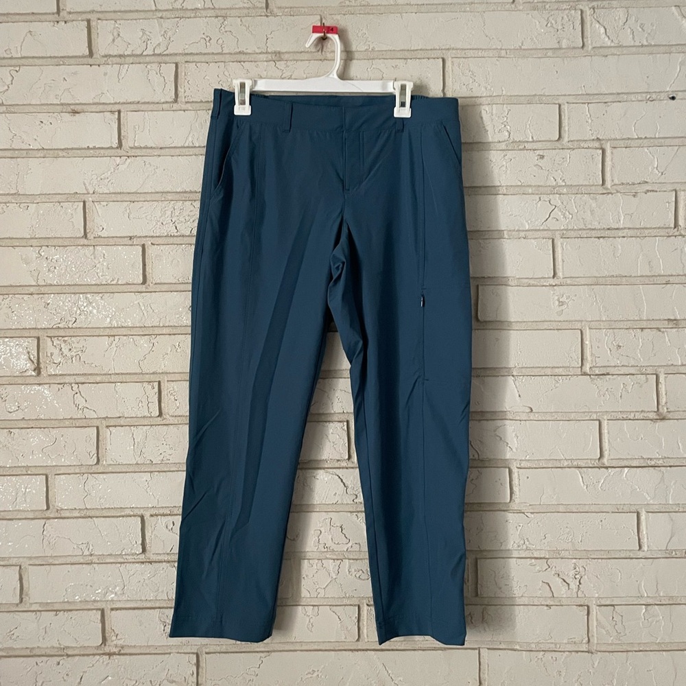 Women’s Kirkland signature travel pants - size 6
